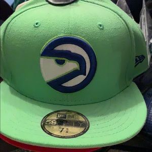 Never worn new era fitted cap